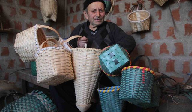 88 yaşındaki Haki dede 10 yaşından beri sepet örüyor