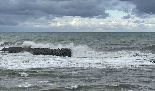 Karadeniz'de fırtına etkisini gösteriyor