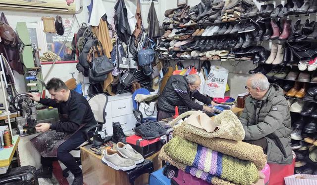 Kış nedeniyle ayakkabı tamircilerinde yoğunluk var