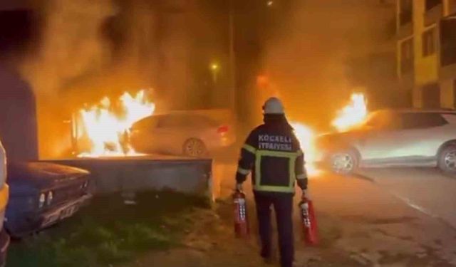 Park halindeki araç alev alev yandı