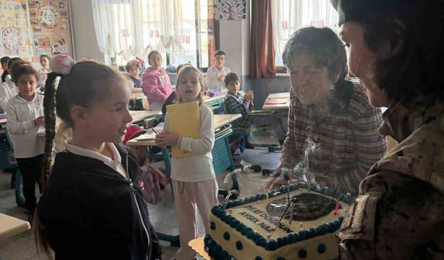 Polislerden şehit kızına doğum günü sürprizi