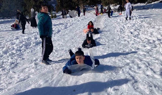 Yağan karın tadını çocuklar çıkardı