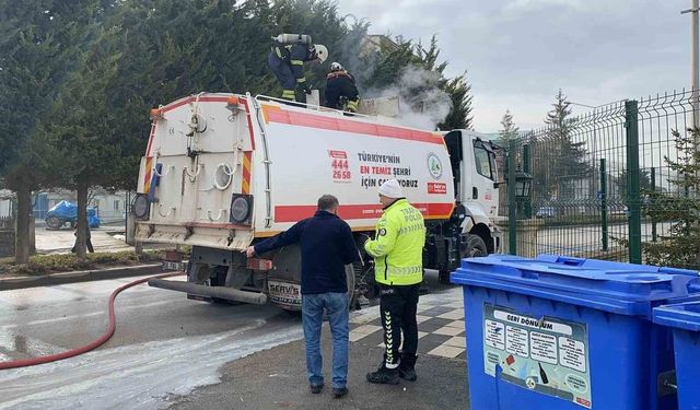 Yol süpürme aracında yangın çıktı