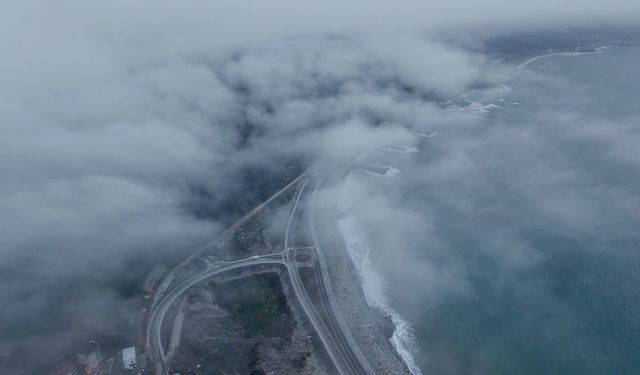 Sis örtüsü altındaki köylerde güzel manzaralar oluştu