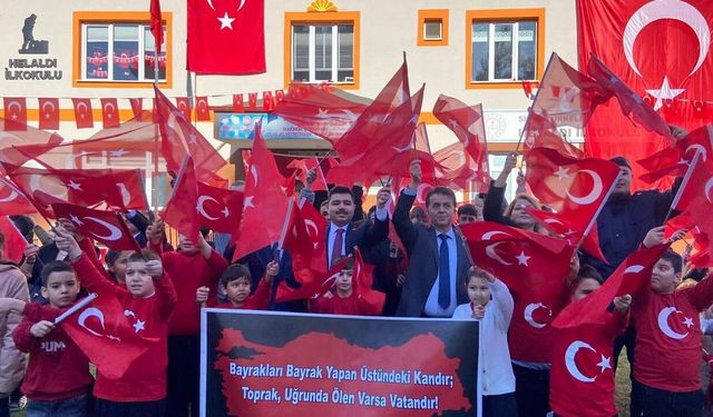 Minik yürekler bayrak sevgisiyle coştu
