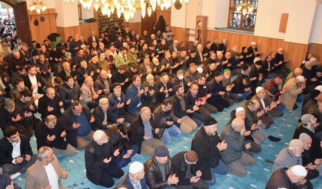 6 Şubat depremlerinde hayatını kaybedenler Giresun'da anıldı