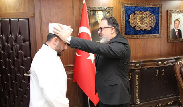 Amasya'da göreve yeni başlayan din görevlileri cübbe ve sarık giydi