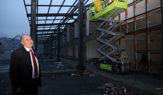 Arhavi'de otogar binasındaki çalışmalar sürüyor