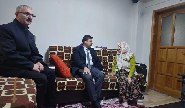 Çaykara Kaymakamı, yaşlı vatandaşları ziyaret etti
