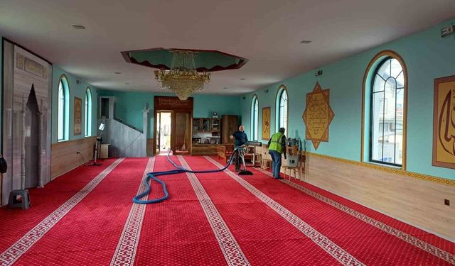 Camilerde Ramazan temizliği