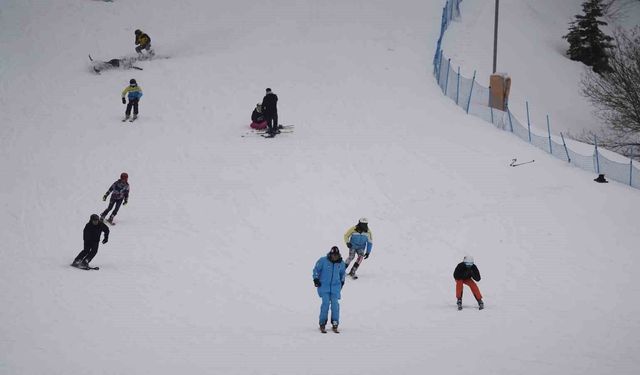 Ilgaz Dağı'na kayakseverlerin uğrak noktası oldu