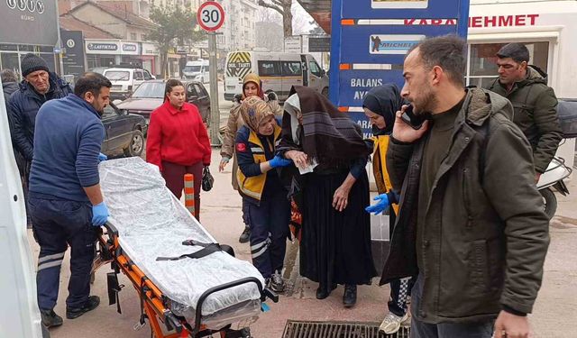 Kargo minibüsünün çarptığı yaşlı kadın yaralandı