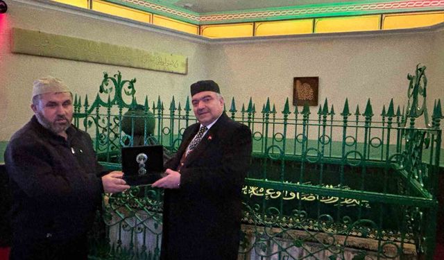 Seyyid Ümmi Kemal Türbesi'ne Sakal-ı Şerif bağışlandı