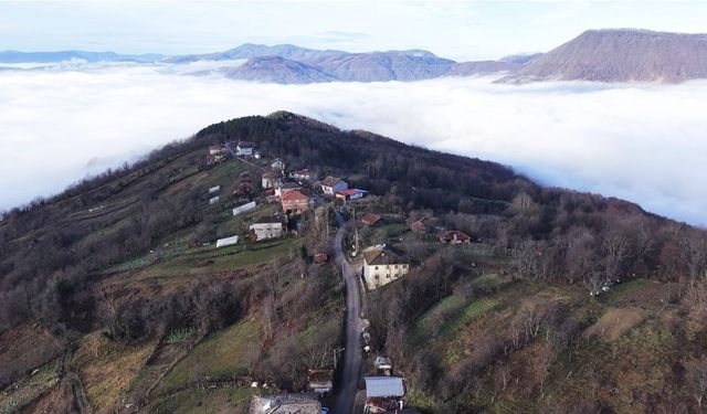 Sis köyü ve dağ eteklerini kaplacı