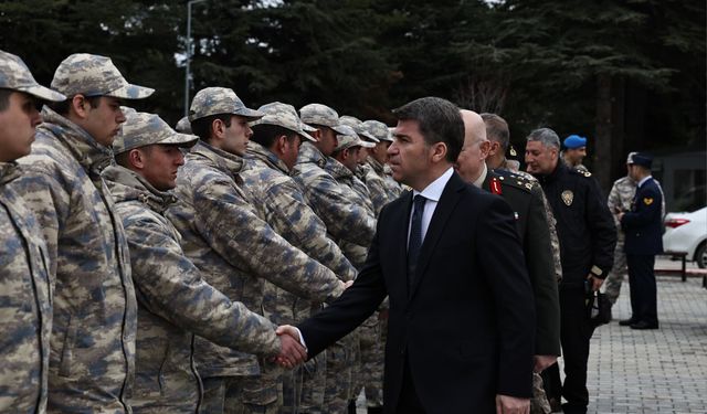 Amasya Valisinden Merzifon 5. Ana Jet Üs Komutanlığına bayram ziyareti