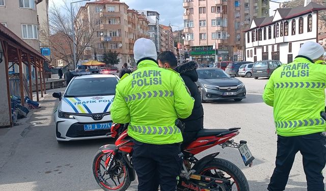 Çorum'da 5 motosiklet sürücüsüne 266 bin lira ceza