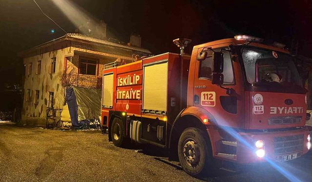 Evin bacasında çıkan yangın korkuttu
