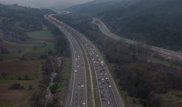Kilometrelerce araç kuyruğu oluştu