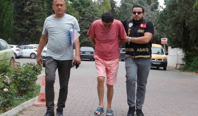 Öz oğlunu bıçaklayarak öldürdü
