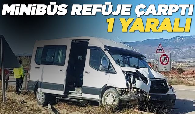Sinop'ta minibüs refüje çarptı
