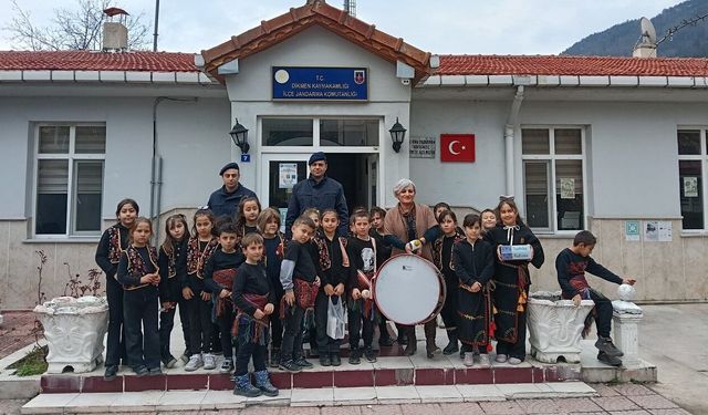 Sinop Dikmen’de minik davulculardan Ramazan coşkusu