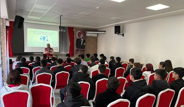 Sinop'ta öğrencilere “Akran Nezaketi” ve “Dijital Bağımlılık" bilgilendirmesi