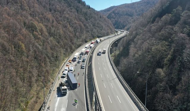 Anadolu Otoyolu'nda ulaşım aksadı