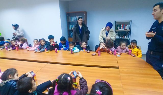 Anaokulu minikler polis merkezini ziyaret etti