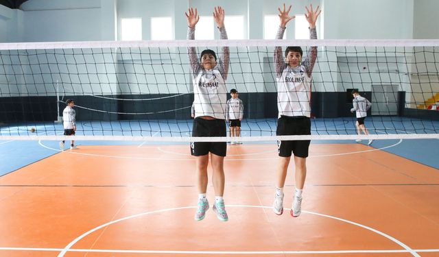 Ortaokul öğrencileri  şampiyonluk sevinci yaşattı