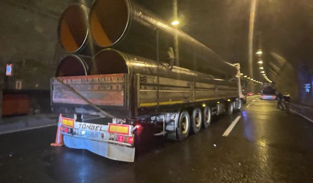 Tünelde arıza yapan araca tır çarptı