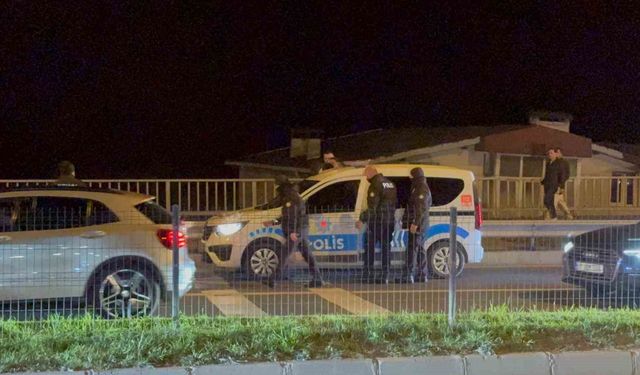 'Dur' ihtarına uymayan alkollü sürücü polis aracına çarptı