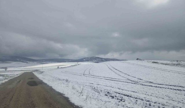 Yüksek rakımlı bölgeler beyaza büründü