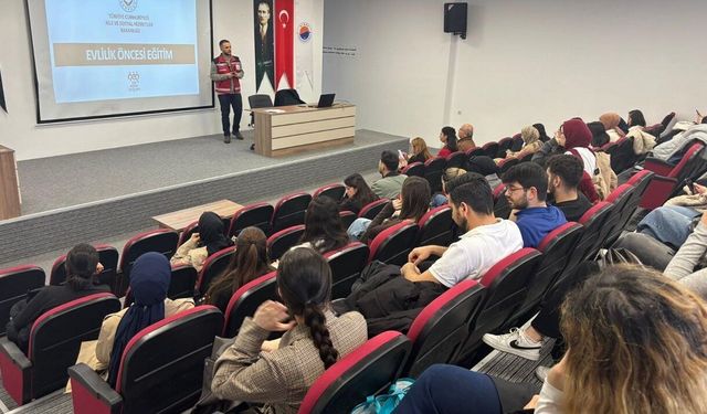 Üniversite öğrencilerine evlilik öncesi süreçler ile ilgili eğitim