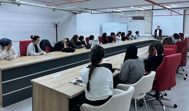 Üniversite öğrencilerine “psikolojik ilk yardım” eğitimi
