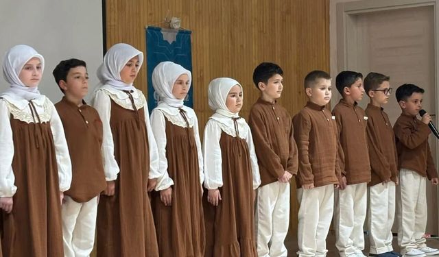 “Kur’an’a Geçenlere Taç Takma Töreni” yapıldı