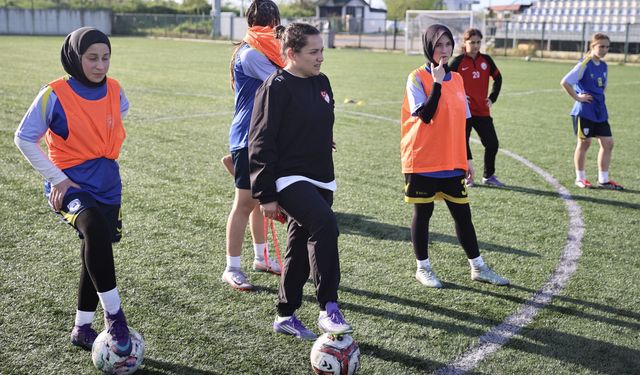 Kadın antrenör, Sinop'ta kadın futbolunun gelişimi için emek harcıyor