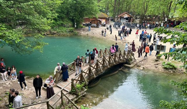 Erfelek Tatlıca Şelaleleri Tabiat Parkı'nda bayram yoğunluğu