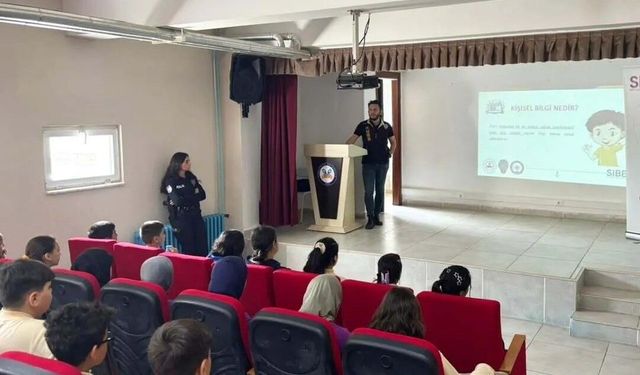 Sinop'ta öğrencilere siber farkındalık eğitimi verildi