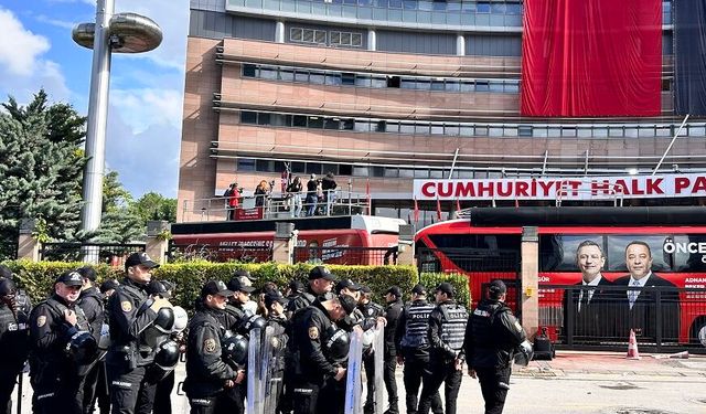 CHP Genel Merkezi önünde gerginlik