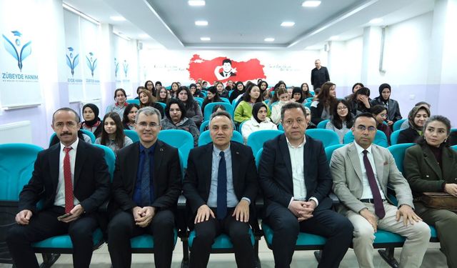 Lise öğrencileri 'aday öğrenci kimlik kartı' ile üniversiteyi yakından tanıyor