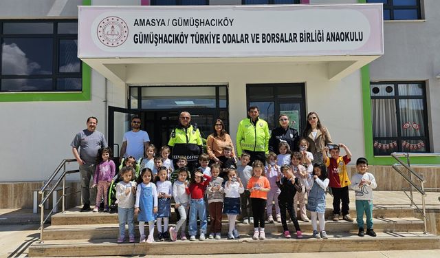 Minik öğrencilere trafik eğitimi