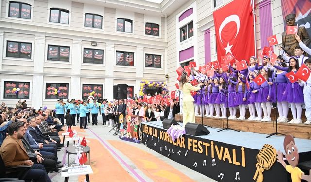600 çocuğun koro performansı alkış aldı