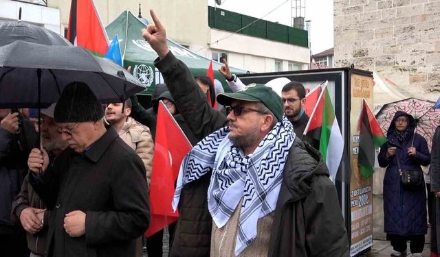 İsrail'in Küresel Sumud Filosu'na saldırısına Bolu'da tepki gösterildi
