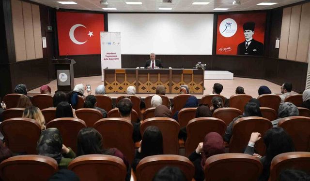 'Modern Dünyada Aile' konferansı takdir topladı