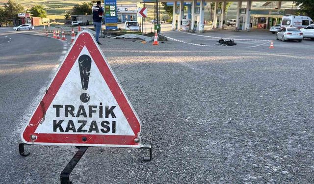 Motosiklet takla attı: 1 ölü