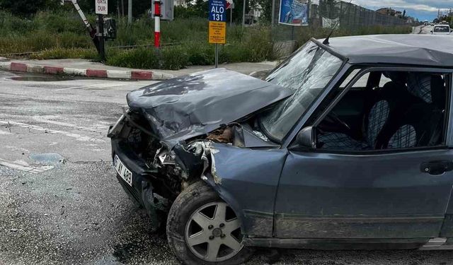 Okul servisi ile otomobil çarpıştı: 7 yaralı