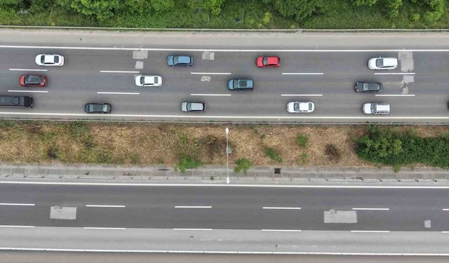 Otoyolda bayram yoğunluğu arttı, trafik yavaşladı