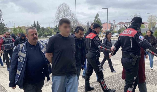 Şüpheli ailesinden basın mensuplarına hakaret