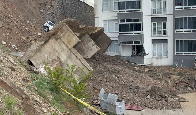 Tokat'ta istinat duvarı çöktü