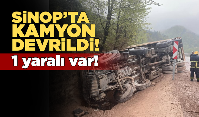 Sinop'ta kum yüklü kamyon devrildi